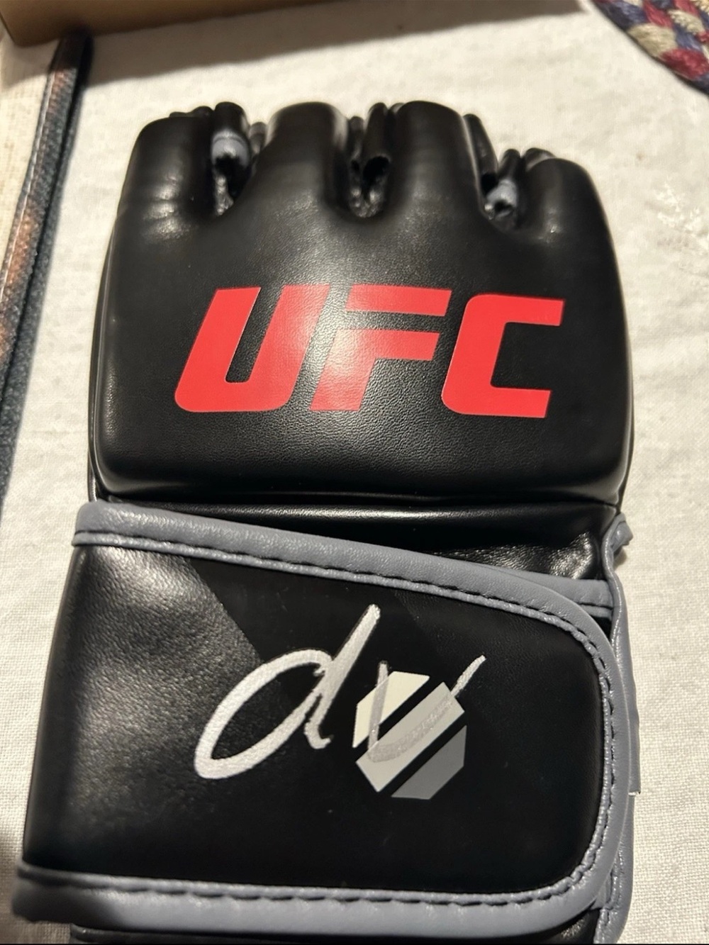 UFC Black MMA Glove Marlon Chito Vera